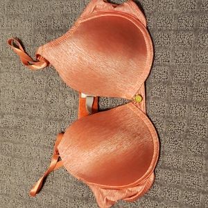 Jessica Simpson pink bra